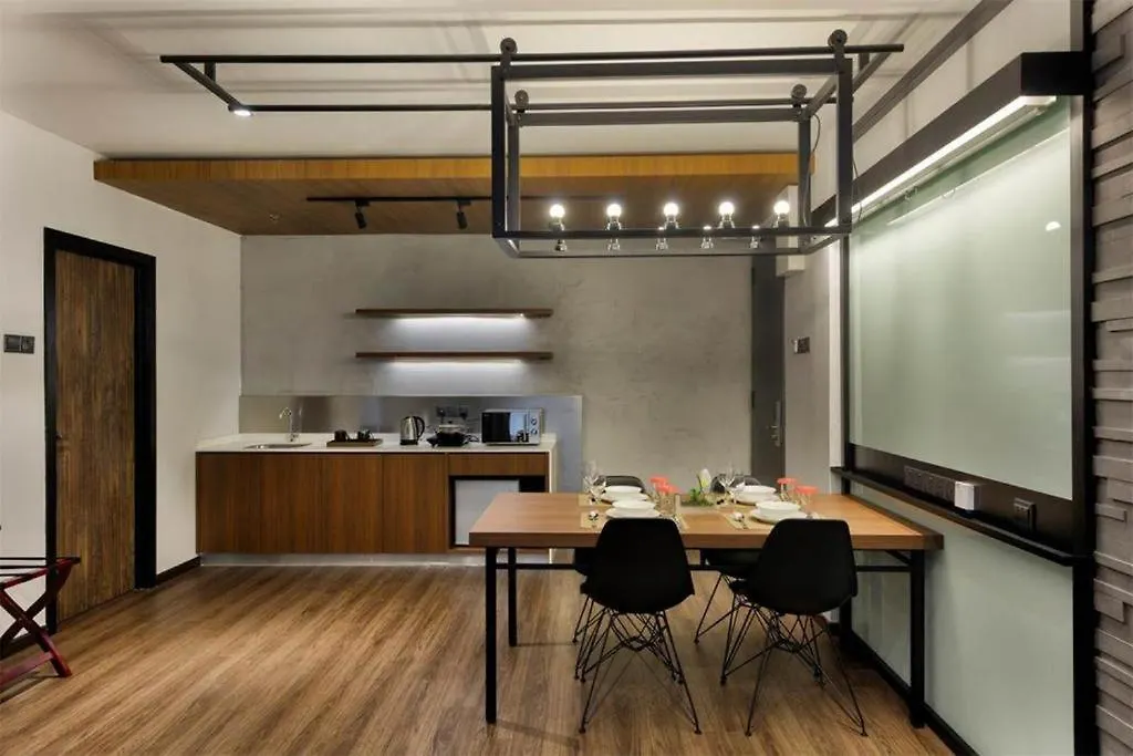 מלון דירות ג'ורג' טאון Exclusive Business Suite @ M Summit 191